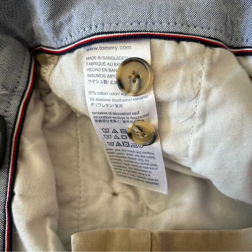 🔹Tommy Hilfiger Men’s Khaki Flat Front Shorts Size 31
